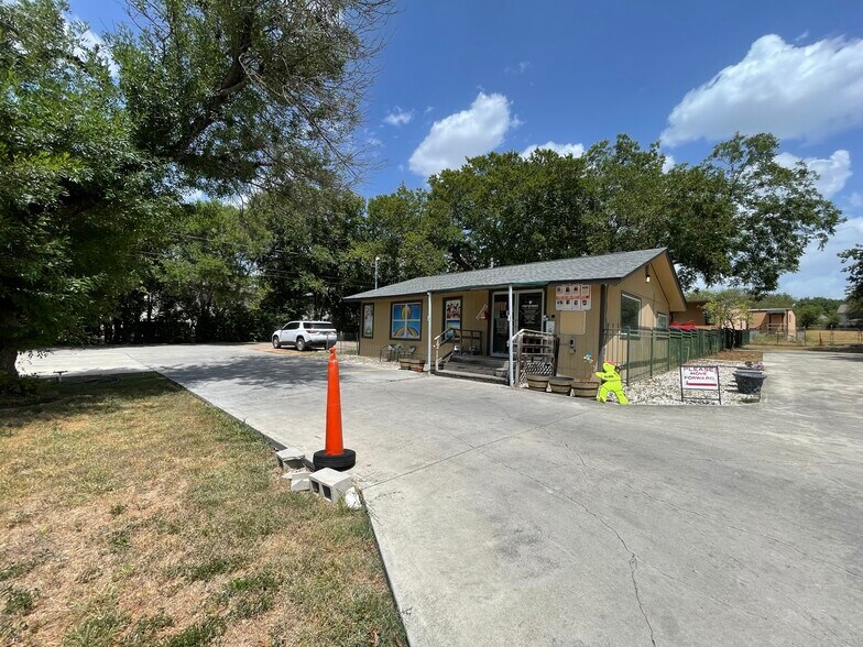 More Photos Of 4168 Stahl Rd, San Antonio General Retail For Sale