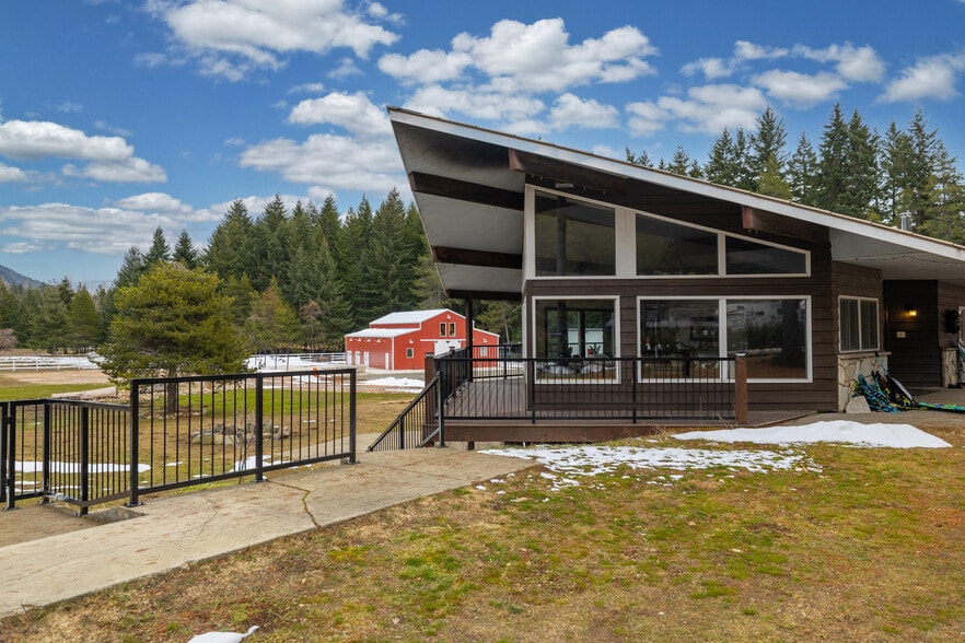 More Photos Of 180 Silver Ridge Ranch Rd, Easton Trailer Camper Park For Sale