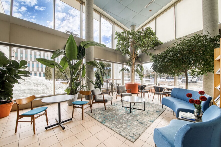 More Photos Of 7171 Rue Frederick-Banting, Saint-Laurent Medical For Lease