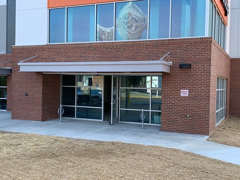More Photos Of 969 E 7th St, Charlotte Self Storage For Lease