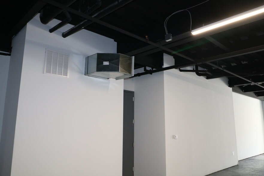 More Photos Of 686 Main Ave, Passaic Storefront For Lease