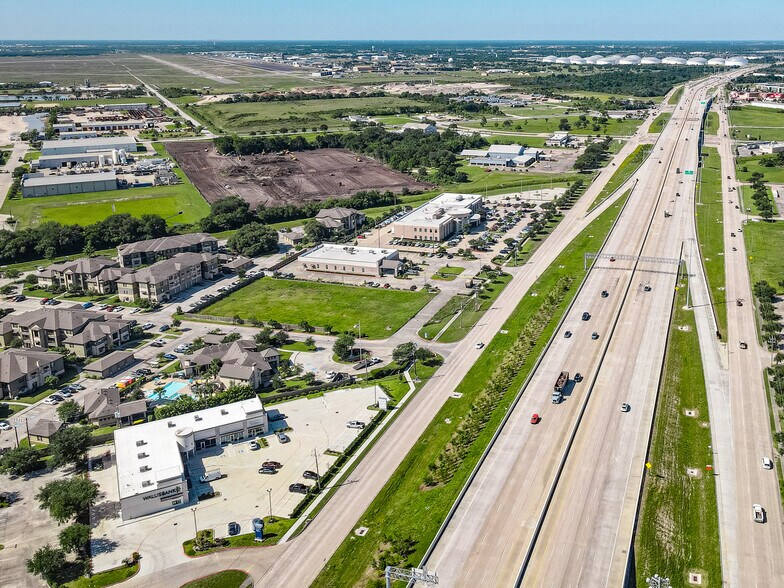 More Photos Of 4805 E Sam Houston Pky S, Pasadena Office For Sale