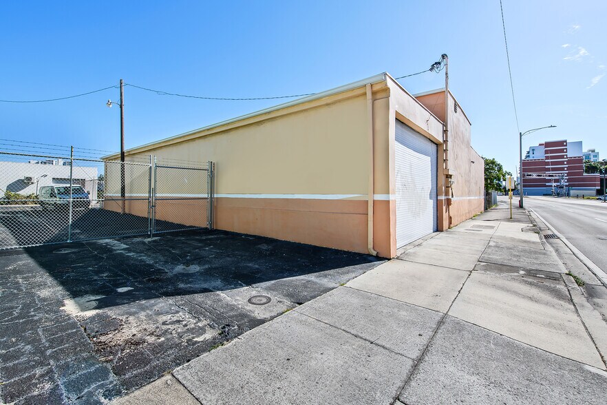 More Photos Of 700-704 N Andrews Ave, Fort Lauderdale Auto Repair For Lease