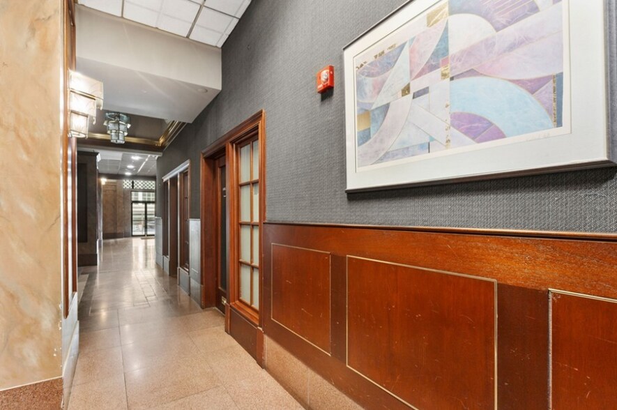 More Photos Of 422 E Franklin St, Richmond Office For Sale