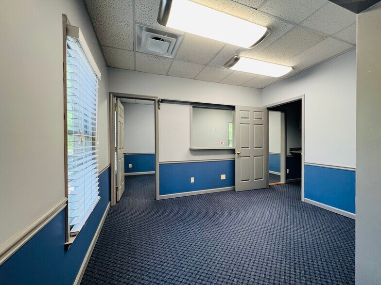 More Photos Of 575 Colonial Park Dr, Roswell Medical For Lease