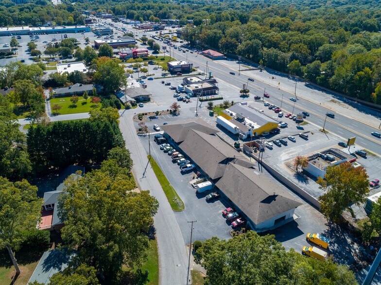 More Photos Of 25 Sweetbriar Rd, Greenville Office For Lease