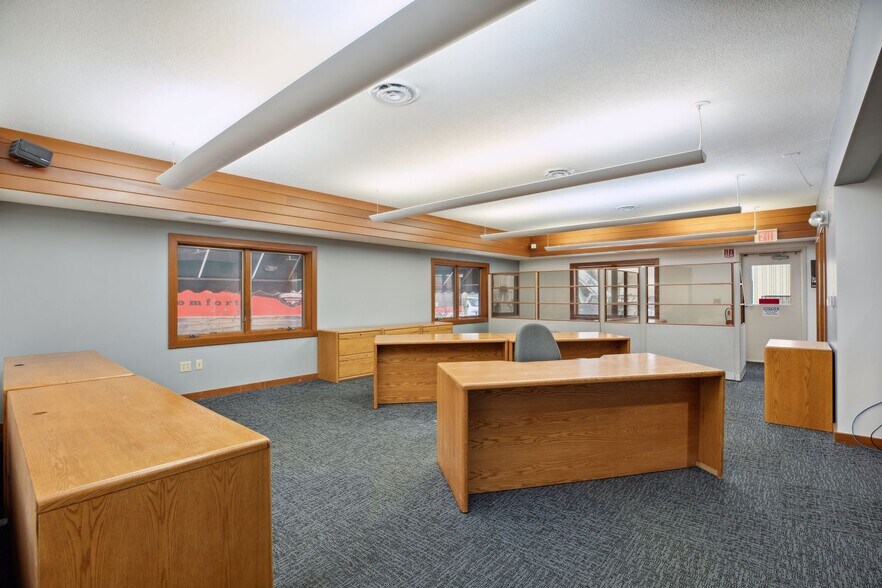 More Photos Of 454 County Rd V V, Somerset Manufacturing For Sale