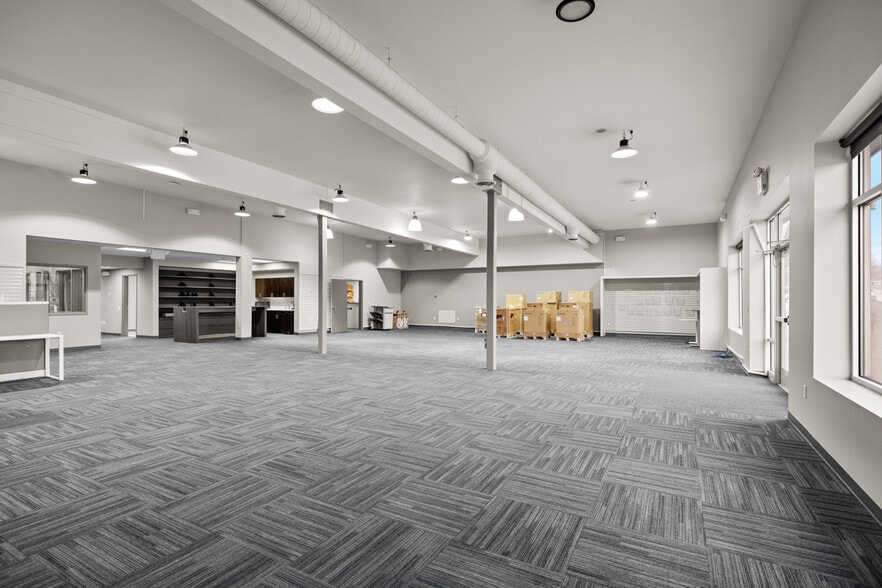 More Photos Of 115 W Wyoming St, Kalispell Warehouse For Sale