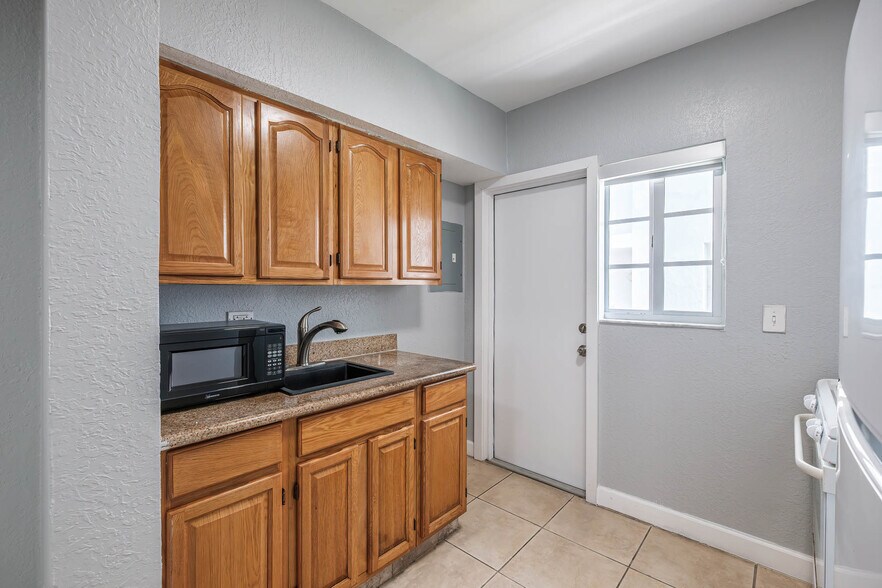 More Photos Of 951 Jefferson Ave, Miami Beach Multifamily For Sale