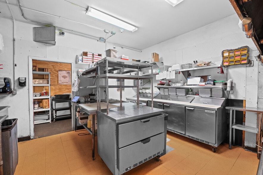 More Photos Of 201 S Broadway, Green Bay Restaurant For Sale