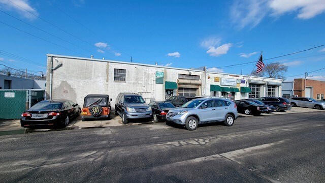 More Photos Of 212 Bangor St, Lindenhurst Industrial For Sale
