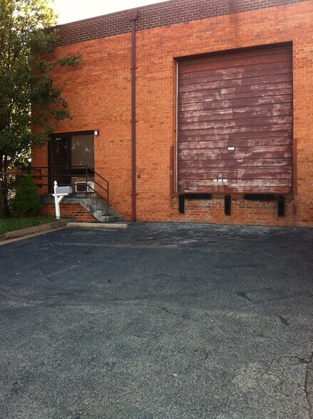 More Photos Of 7631 Fullerton Rd, Springfield Warehouse For Lease