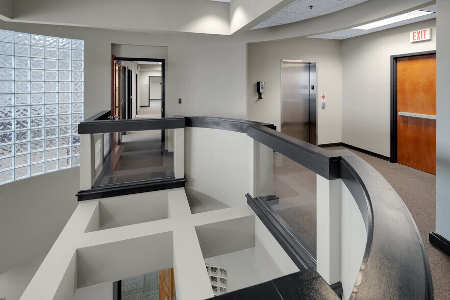 More Photos Of 2600 Stanley Gault Pky, Louisville Light Manufacturing For Lease