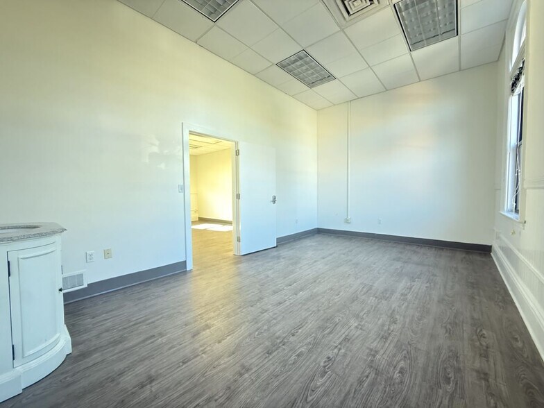 More Photos Of 5 Warren St, Concord Storefront Retail Office For Lease