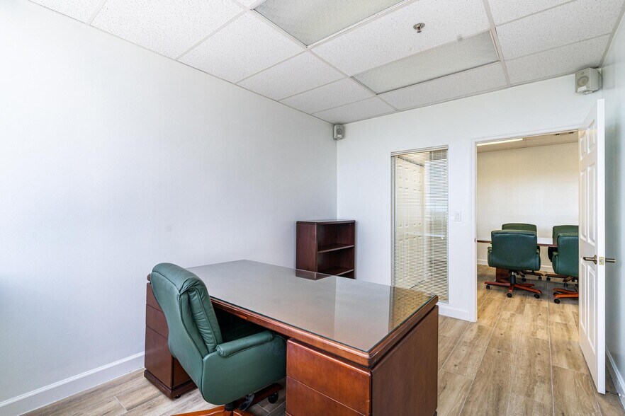 More Photos Of 2455 E Sunrise Blvd, Fort Lauderdale Loft Creative Space For Sale