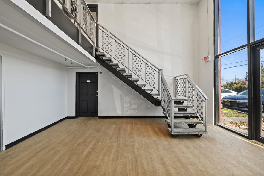 More Photos Of 6-12 Hoover Ave, Haverstraw Warehouse For Lease
