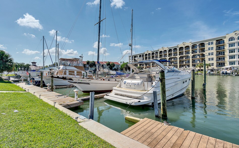 More Photos Of 223 Dolphin Pt, Clearwater Apartments For Sale