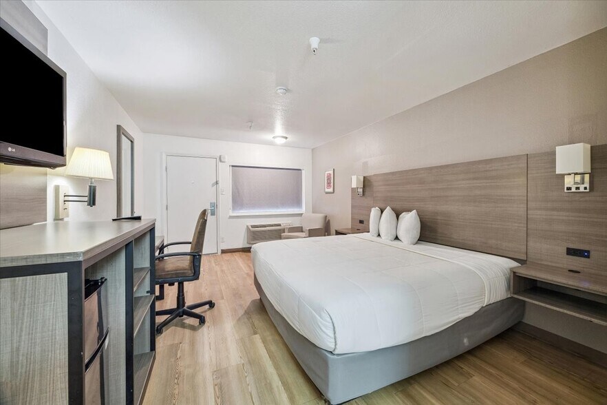 More Photos Of 16884 Northwest Fwy, Houston Hotel For Sale