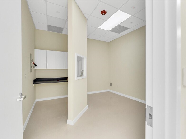 More Photos Of 3301 NW 107th Ave, Miami Research And Development For Lease