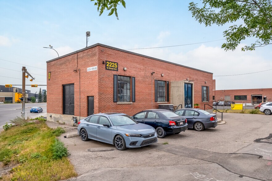 More Photos Of 2225 15th St SE, Calgary Warehouse For Sale