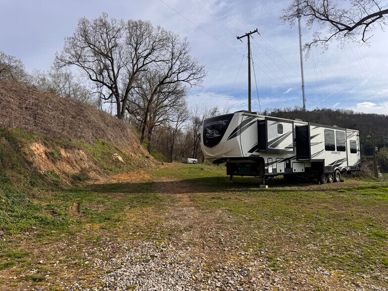 More Photos Of 4001 Bruhin Rd, Knoxville Warehouse For Sale