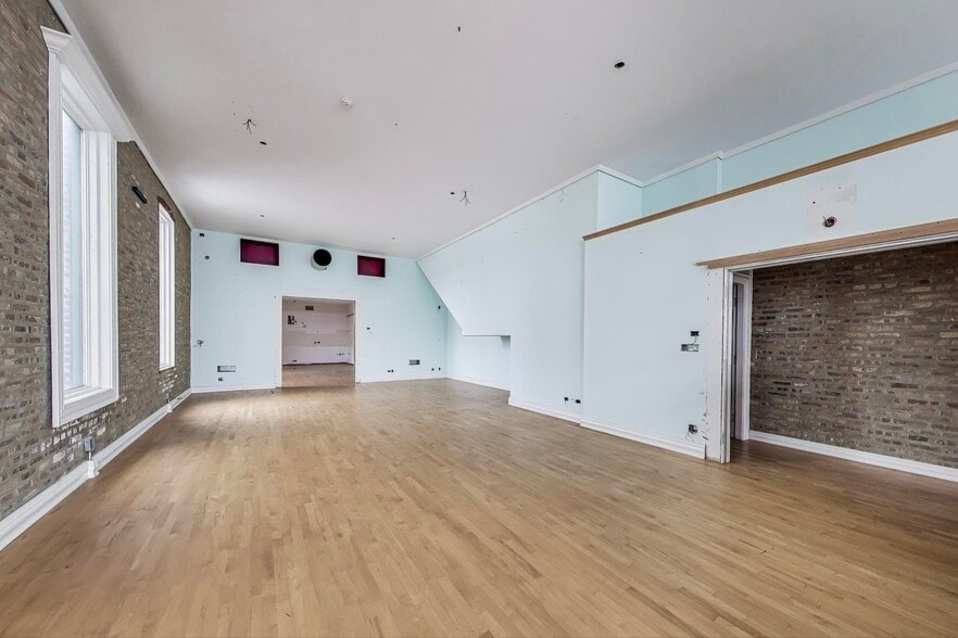 More Photos Of 1312 W North Ave, Chicago Loft Creative Space For Sale