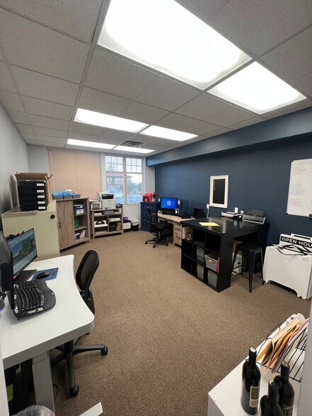 More Photos Of 819 Commercial Ave, Anacortes Office For Sale