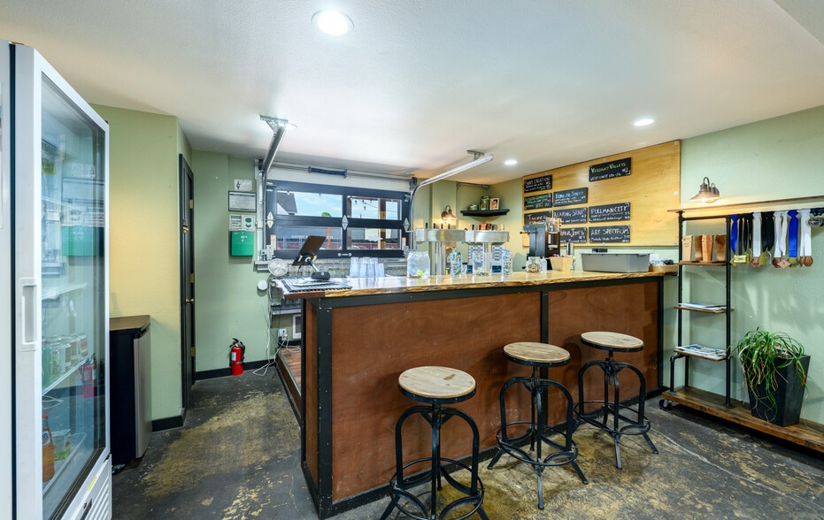 More Photos Of 777 NE 4th St, McMinnville General Retail For Lease