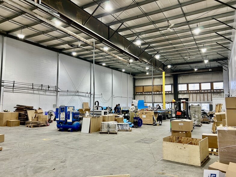 More Photos Of 8009 39th St, Leduc Warehouse For Lease