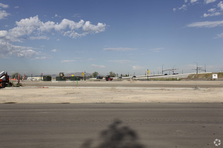 More Photos Of 172 N East Promontory, Farmington General Retail For Lease