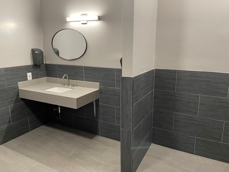 More Photos Of 2627 N 3rd St, Phoenix Office For Lease