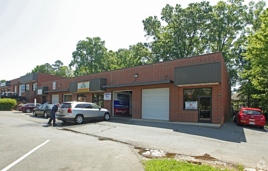 More Photos Of 2730-2738 N Graham St, Charlotte Business Park For Lease