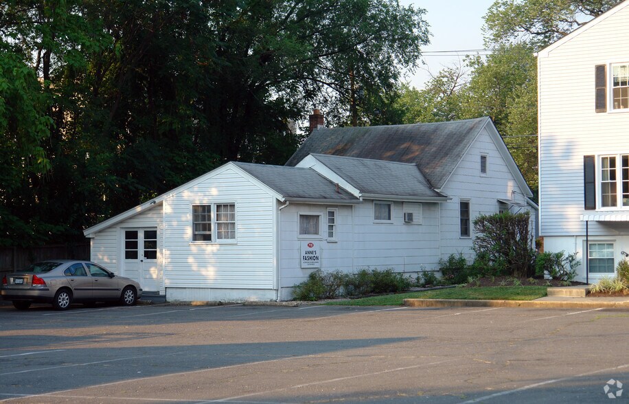 More Photos Of 710 W Broad St, Falls Church Freestanding For Lease