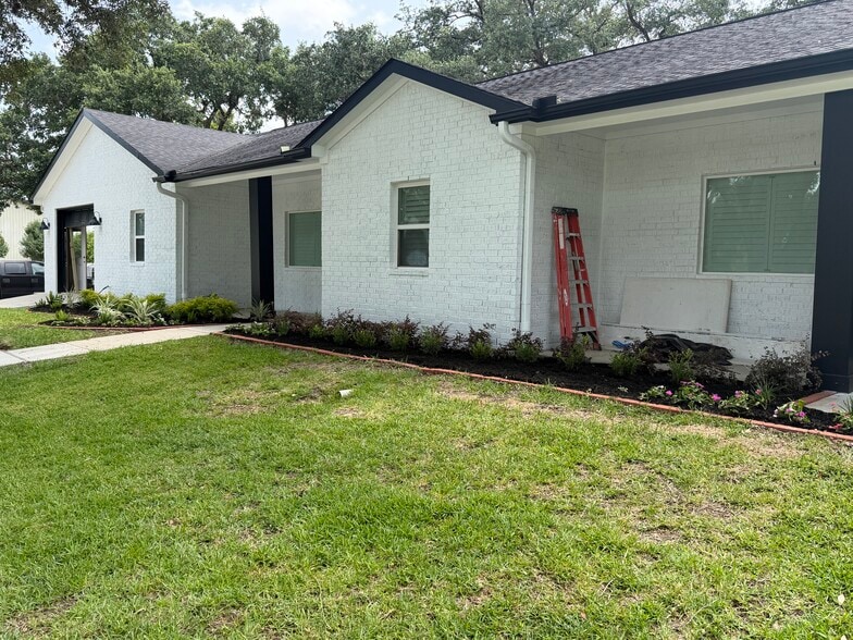 More Photos Of 16610 Mueschke Rd, Cypress Office Residential For Lease