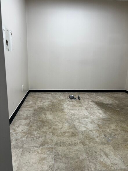 More Photos Of 420 S Crain Hwy, Glen Burnie Medical For Lease
