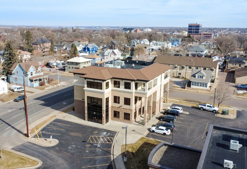 More Photos Of 901 W 10th St, Sioux Falls Office For Lease