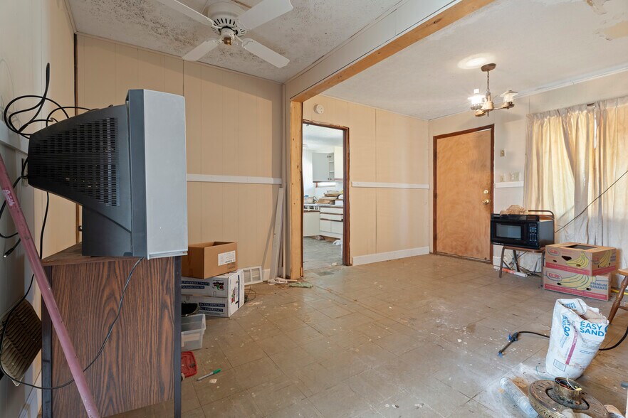 More Photos Of 300 Range St, Marshall Multifamily For Sale