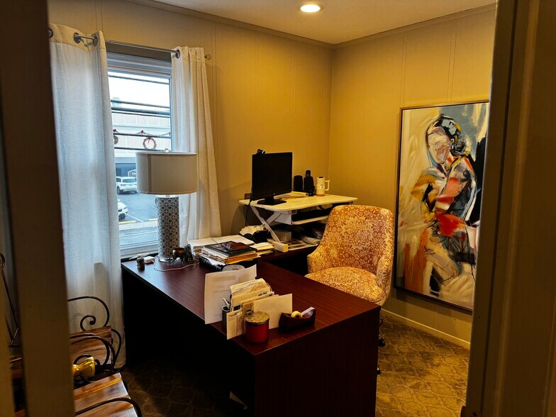 More Photos Of 20 Hicksville Rd, Massapequa Medical For Lease