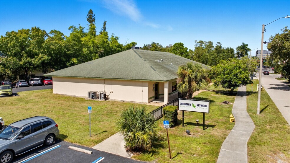 More Photos Of 2232 Altamont Ave, Fort Myers Office For Sale