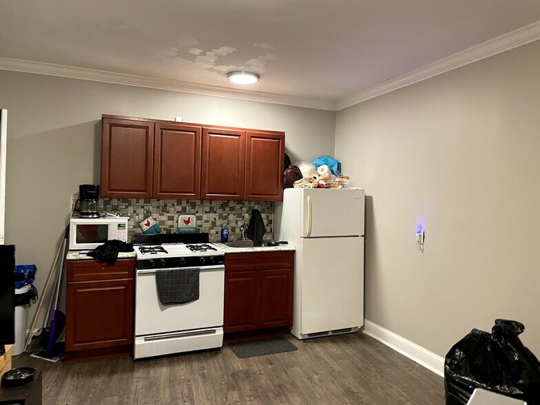 More Photos Of 174 Willow St, Waterbury Apartments For Sale