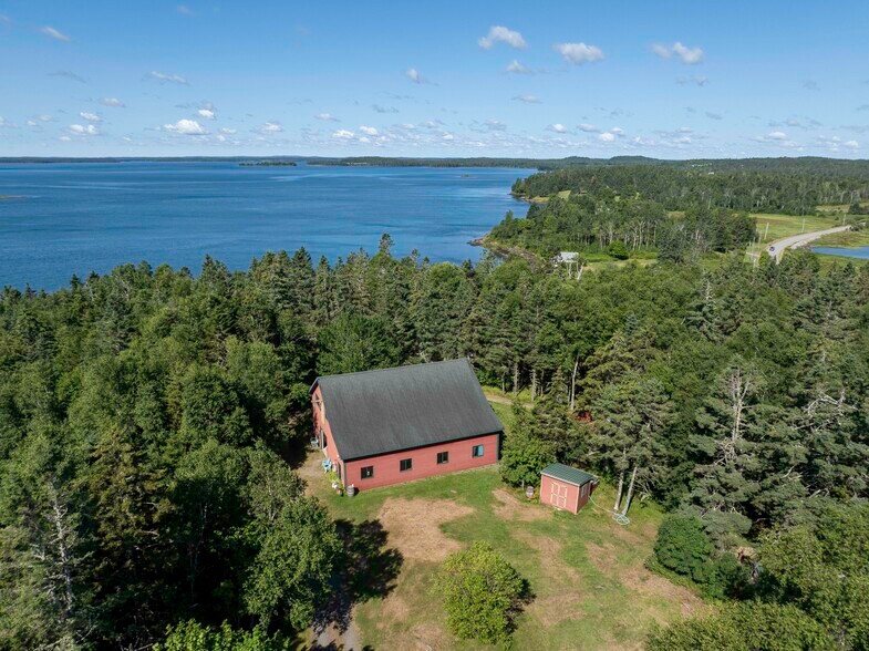 More Photos Of 54 Toll Bridge Rd, Eastport Hotel For Sale