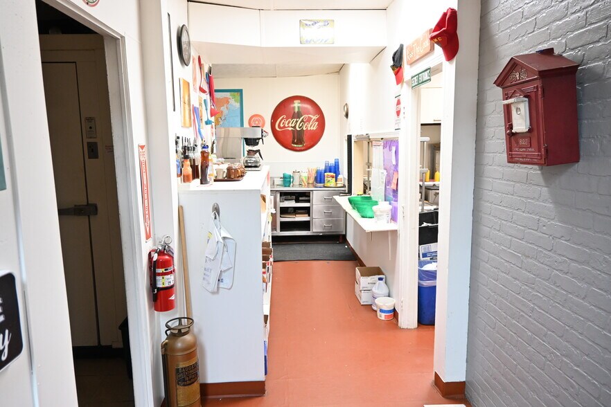 More Photos Of 937 W Wooster Rd, Barberton Storefront Retail Residential For Sale