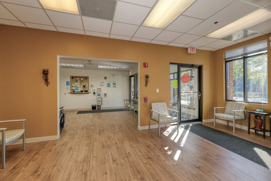 More Photos Of 1048-1054 Norwood Ln, Bartlett Office For Sale