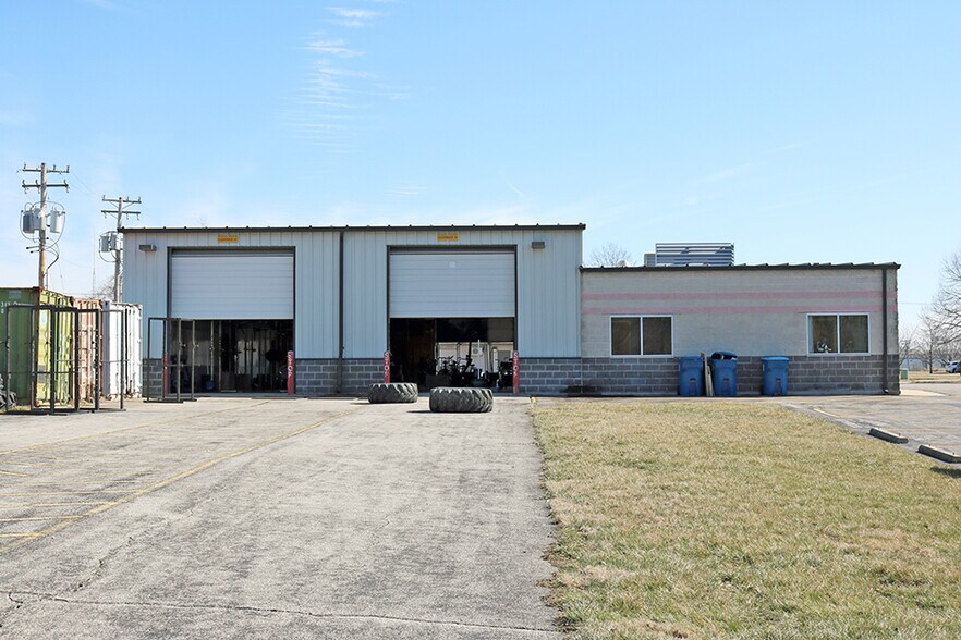 More Photos Of 18 Kettle River Dr, Glen Carbon Warehouse For Sale