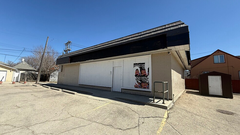 More Photos Of 665 Mcphillips St, Winnipeg Convenience Store For Lease