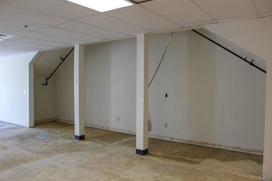 More Photos Of 555 Broadway Ave, Seaside Storefront Retail Residential For Lease