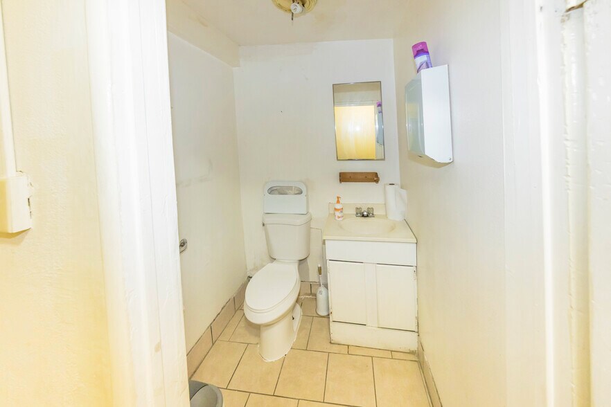 More Photos Of 5239 Atlantic Ave, Long Beach Freestanding For Sale