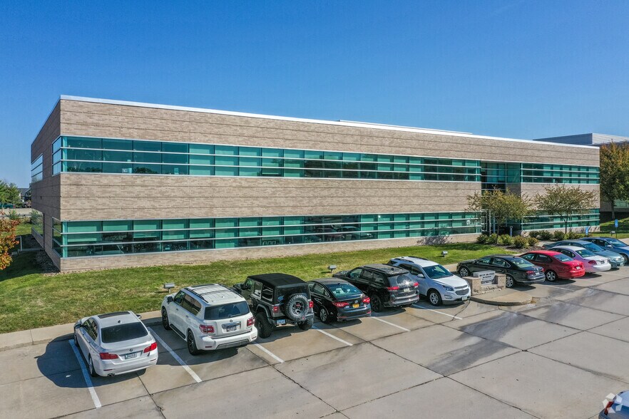 More Photos Of 1840 NW 118th St, Clive Office For Lease
