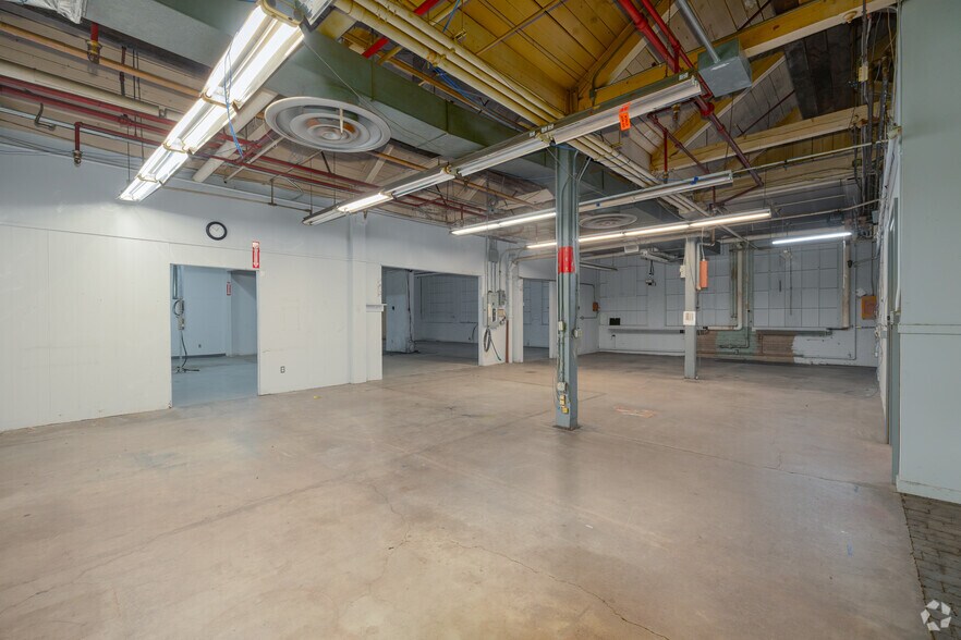 More Photos Of 650 Franklin Ave, Hartford Manufacturing For Sale