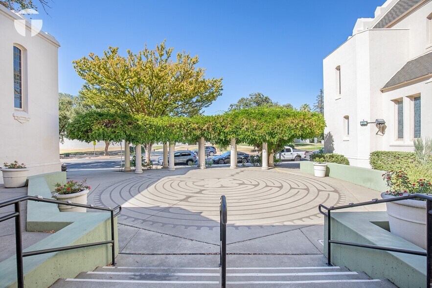 More Photos Of 2700 L St, Sacramento Religious Facility For Sale